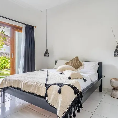 Charming 3 Bedroom Villa Close Berawa Beach