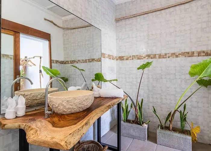 Charming 3 Bedroom Close Berawa فيلة